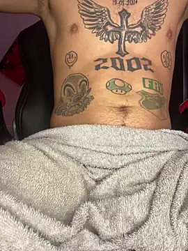 Junihn0 online show from January 22, 2025, 6:52 pm