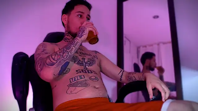 Junihn0 online show from September 24, 2025, 8:56 pm