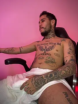 Junihn0 online show from November 17, 2025, 9:09 pm