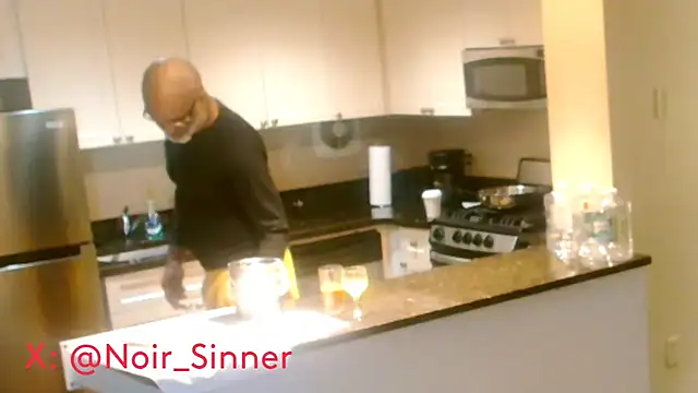 sinnernoir online show from February 24, 2026, 2:59 pm