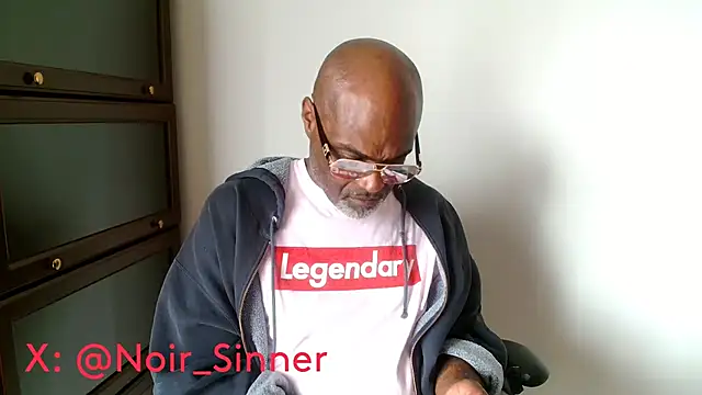 Snapshot of sinnernoir chatting on April 19, 2026, 8:11 pm sinnernoir online show from April 19, 2026, 8:11 pm