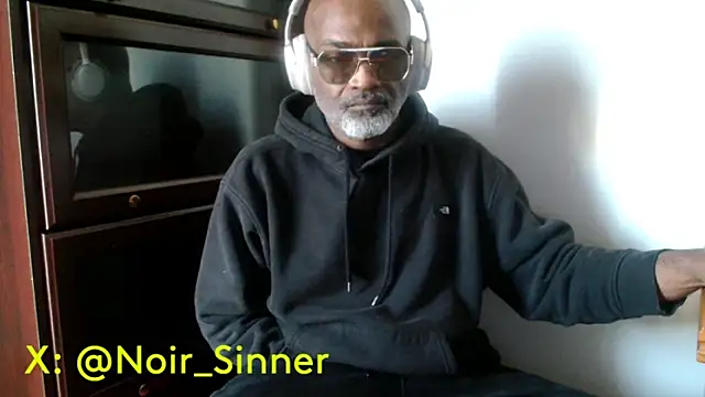 Snapshot of sinnernoir chatting on May 4, 2026, 1:07 pm sinnernoir online show from May 4, 2026, 1:07 pm
