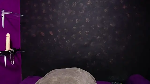 Snapshot of Sadie_Queen chatting on December 16, 2024, 5:33 pm Sadie Queen online show from December 16, 2024, 5:33 pm