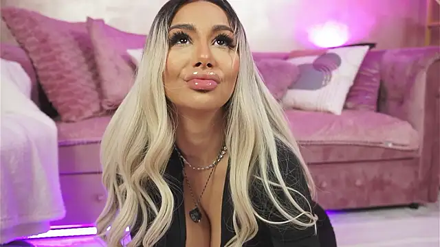 GoldenAmber online show from March 13, 2026, 5:47 am