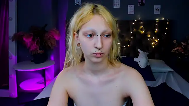 Snapshot of Lexy-Woorhez chatting on February 24, 2025, 1:31 pm Lexy-Woorhez online show from February 24, 2025, 1:31 pm