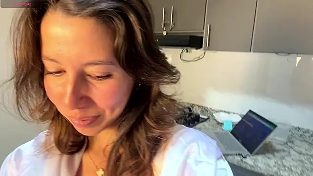 jolie lov online show from March 4, 2026, 1:39 pm