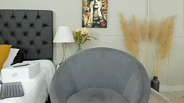 Robin Rief online show from February 24, 2025, 3:44 am