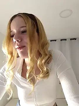 NicoleCut online show from February 21, 2025, 11:01 am