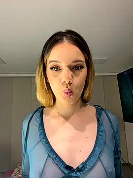 NicoleCut online show from November 6, 2025, 10:27 am