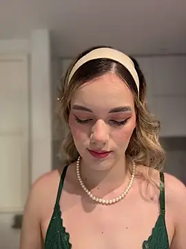 NicoleCut online show from April 11, 2026, 9:57 am