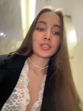 VelvetVixenI online show from April 18, 2026, 7:07 pm