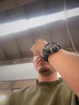 adam-rivera online show from October 17, 2025, 10:01 pm