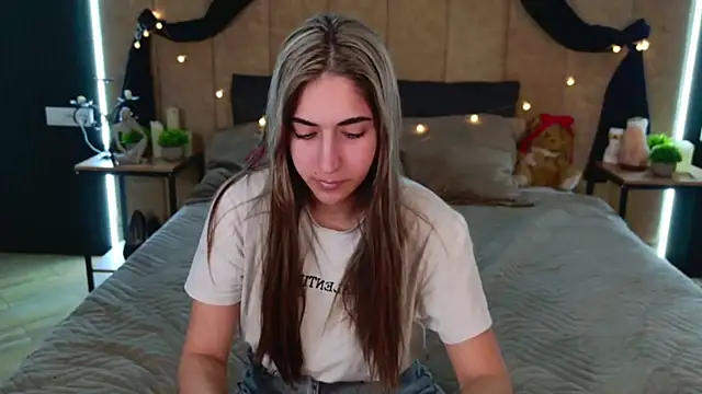 Teresa Stane online show from February 21, 2025, 5:02 am