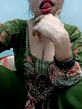 Haniya-143 online show from November 25, 2025, 9:48 pm