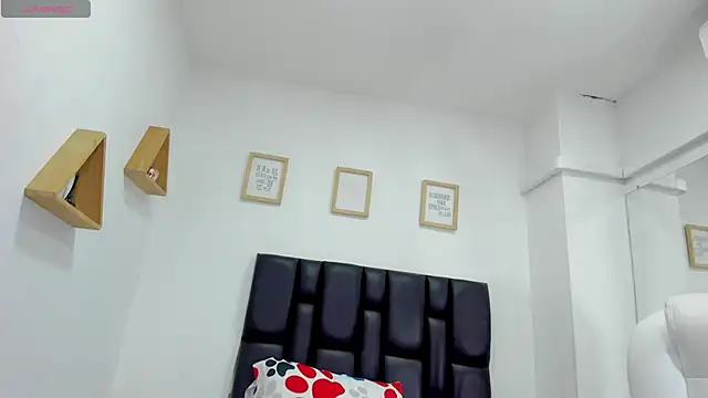 Snapshot of miaa-sofiaa chatting on January 16, 2025, 3:56 pm miaa-sofiaa online show from January 16, 2025, 3:56 pm