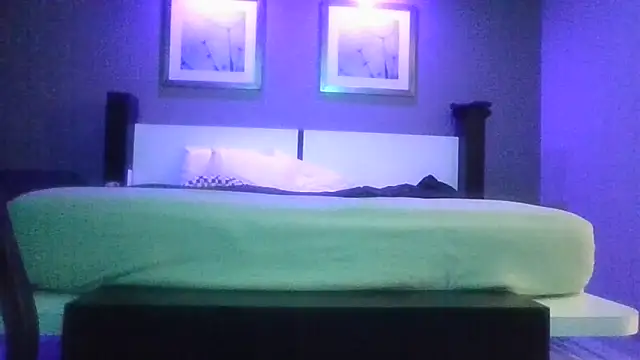 DerekPerez2025 online show from December 21, 2025, 2:13 pm