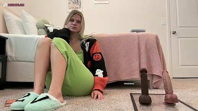 PaigePawg online show from October 31, 2025, 3:57 pm