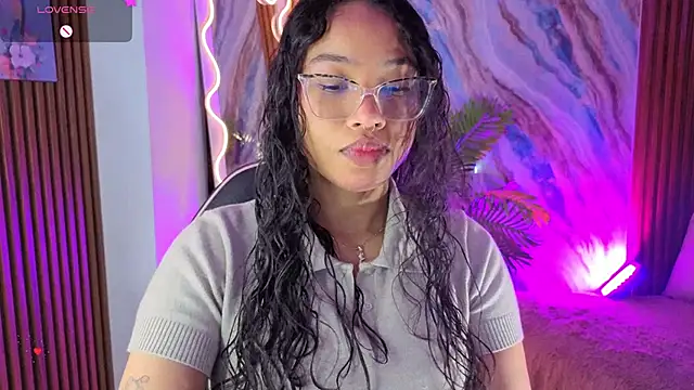 penelope tay1 online show from June 11, 2026, 3:26 am