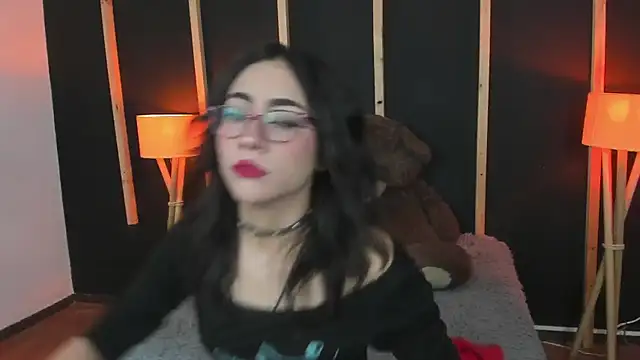 vampy dolll online show from January 3, 2025, 1:03 pm