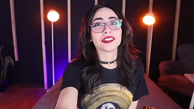 vampy dolll online show from February 4, 2025, 11:38 pm