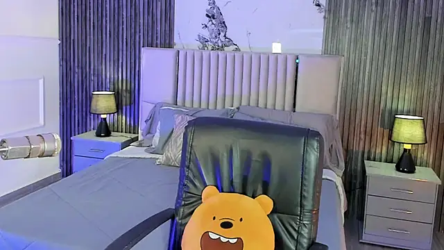 Lillyortiz online show from April 21, 2026, 8:01 pm