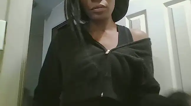 Snapshot of LuckiXCX chatting on December 14, 2024, 12:12 pm LuckiXCX online show from December 14, 2024, 12:12 pm