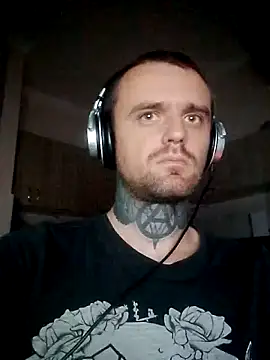 HappyZebra13 online show from November 6, 2025, 12:33 am