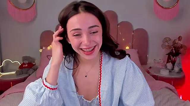 Snapshot of ElsaYoung chatting on January 12, 2025, 9:19 am ElsaYoung online show from January 12, 2025, 9:19 am