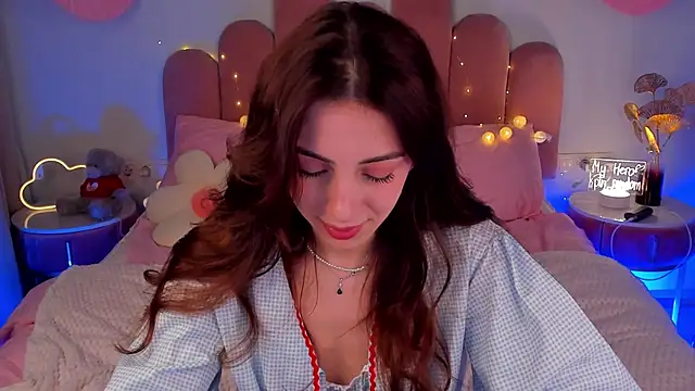Snapshot of ElsaYoung chatting on January 25, 2025, 10:08 am ElsaYoung online show from January 25, 2025, 10:08 am