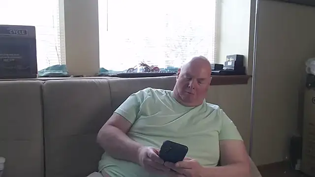 harley99574 online show from April 30, 2026, 4:13 pm