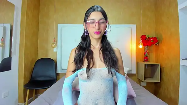 Milaspetite online show from November 18, 2025, 10:14 pm