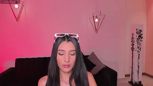 BellaCarteer  online show from October 3, 2025, 11:51 am