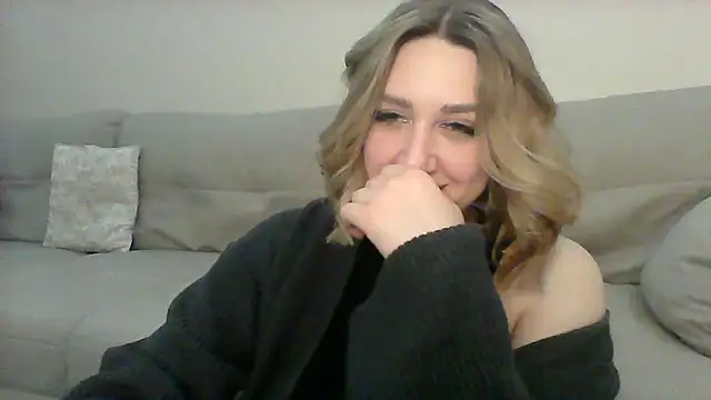 VickyLove047 online show from January 17, 2025, 8:11 pm