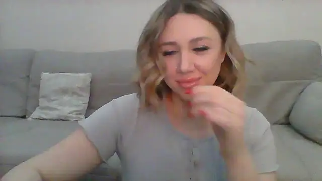 VickyLove047 online show from March 18, 2025, 3:53 am