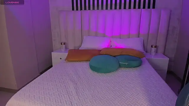 FernandaX1 online show from October 24, 2025, 11:39 am