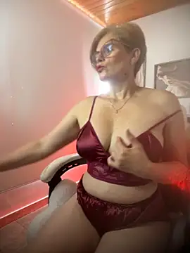 Snapshot of Adeellee_ chatting on October 20, 2025, 2:06 pm Adeellee  online show from October 20, 2025, 2:06 pm