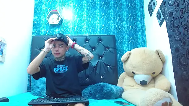 exotic hot couple online show from March 18, 2025, 2:15 am