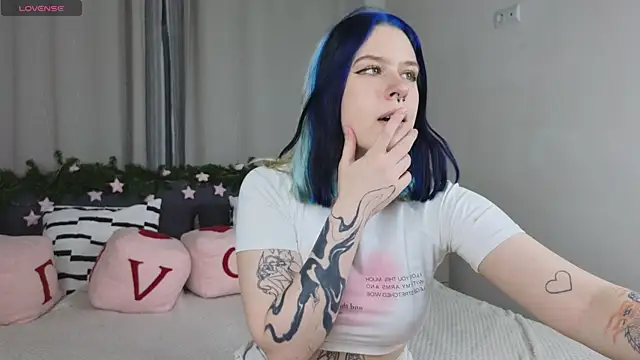 tender kiitty online show from December 20, 2025, 3:19 pm