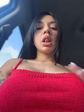 JulliaVegas online show from June 5, 2026, 2:07 am