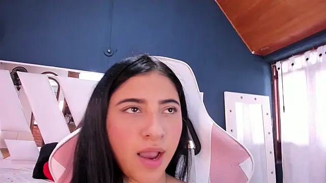 Snapshot of Emma_Cutey chatting on December 24, 2024, 4:19 pm Emma Cutey online show from December 24, 2024, 4:19 pm