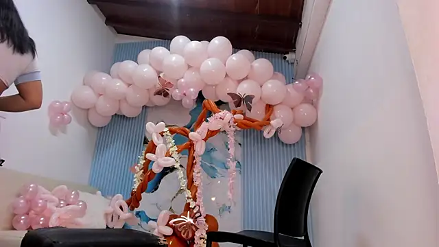 Danniela18  online show from March 23, 2025, 1:20 am