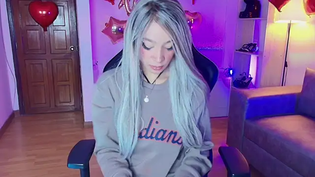 Snapshot of EmmaJhonnsson chatting on February 4, 2025, 8:28 pm EmmaJhonnsson online show from February 4, 2025, 8:28 pm