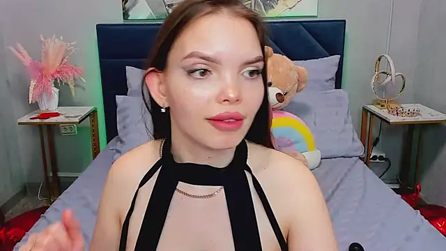 Curvy Dynamite  online show from April 11, 2026, 7:45 am