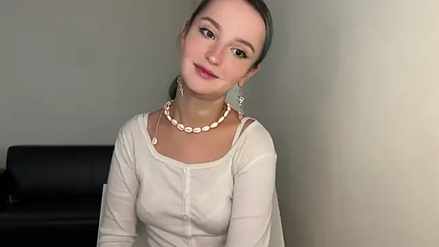 bumble bee online show from March 2, 2025, 10:35 am