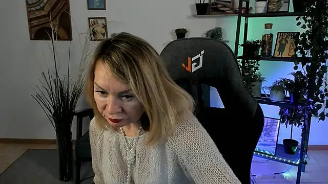 RosalindaFortuna online show from January 4, 2025, 10:49 am