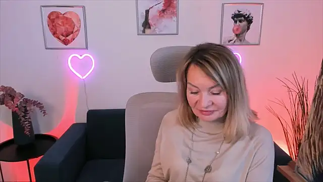 RosalindaFortuna online show from January 9, 2025, 11:14 am