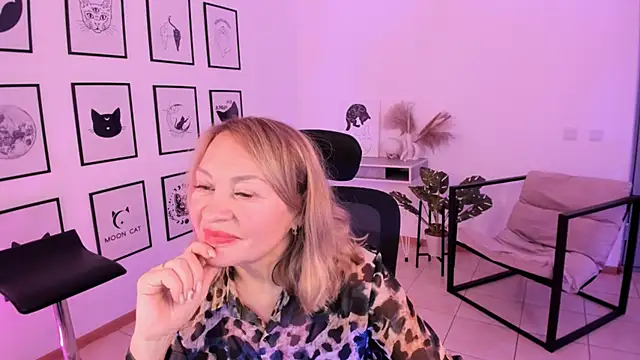 RosalindaFortuna online show from January 13, 2025, 11:41 am