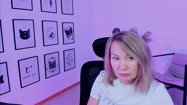 RosalindaFortuna online show from January 21, 2025, 10:41 am