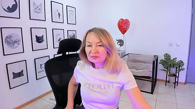 RosalindaFortuna online show from February 18, 2025, 11:11 am