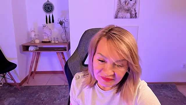 RosalindaFortuna online show from February 25, 2025, 1:50 pm